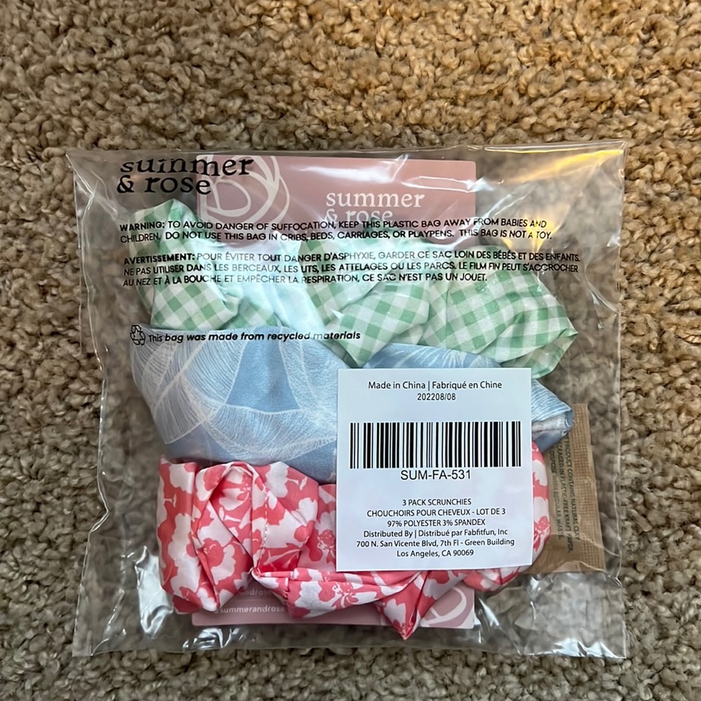 NWT Summer and Rose‎ Scrunchies